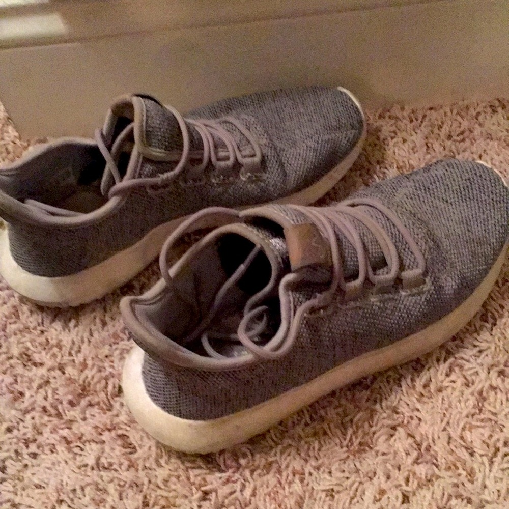 Women’s Adidas Tubular sz 9